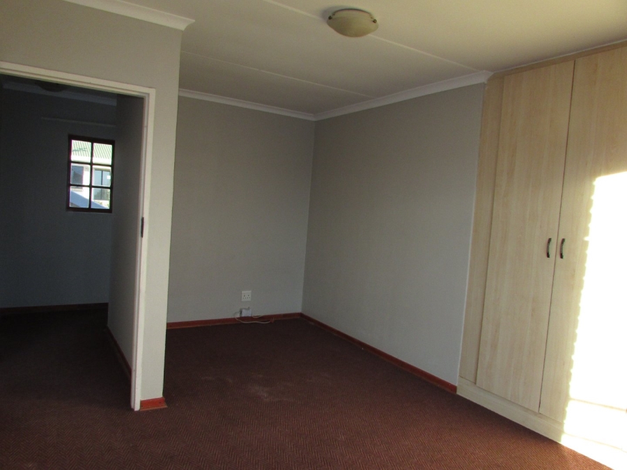 To Let 3 Bedroom Property for Rent in Langenhovenpark Free State